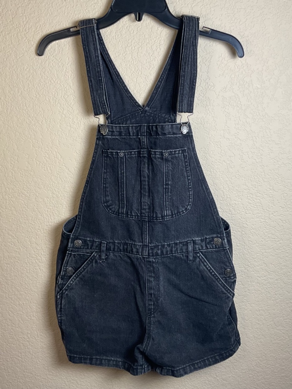 TNA Aritzia Womens Small Black Denim Jean Short Overalls Casual Summer Pockets